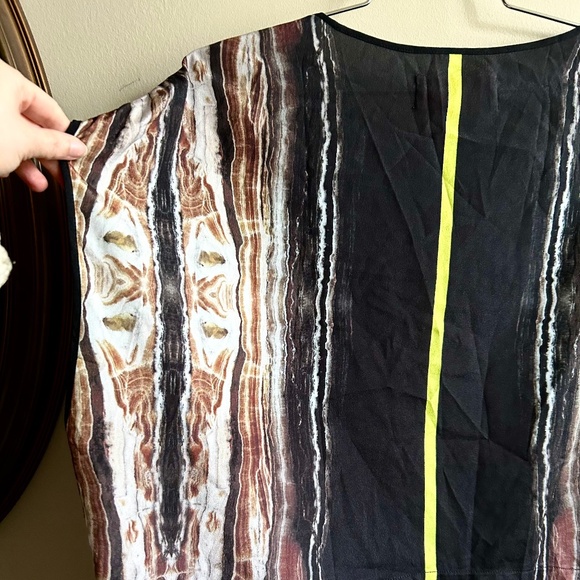 Clover Canyon by Rozae Nichols | Geode Print High-Low Top โ Size M - Picture 3 of 5